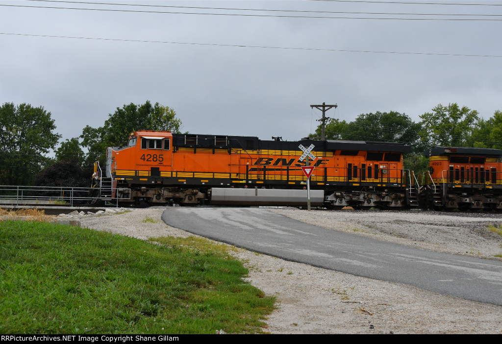 BNSF 4285 Roster shot